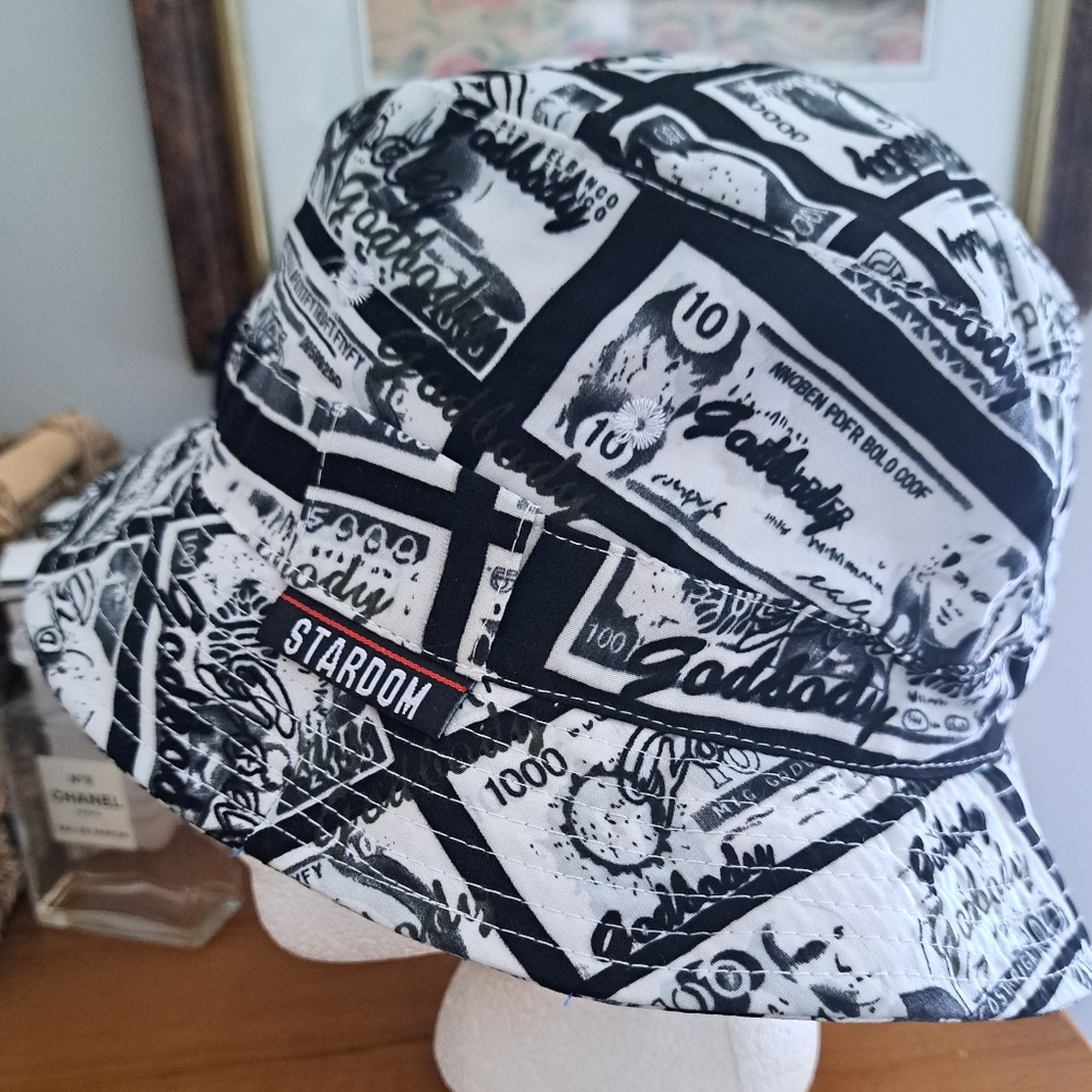 STARDOM Highflyer Black White Graphic Print Bucket Hat Beachy Adult Small